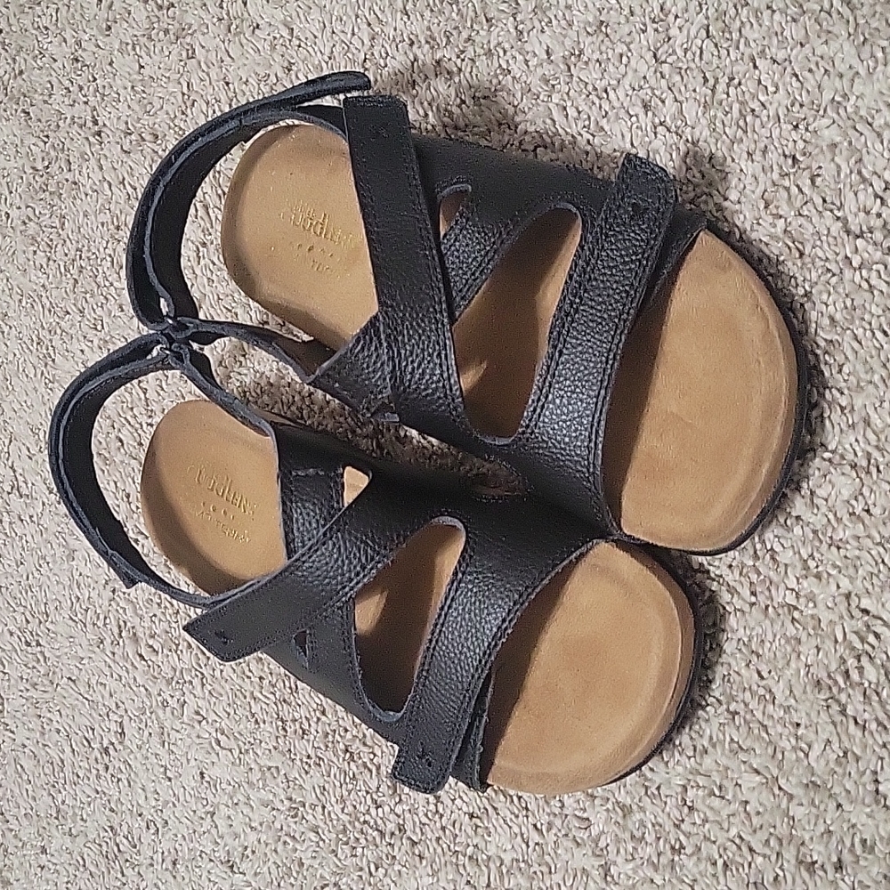 Vintage Cobbie Cuddlers Black Sandals